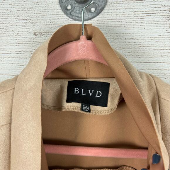 BLVD Women's Faux Suede Tan Sleeveless Fall Vest Size Small/Medium - Picture 2 of 9